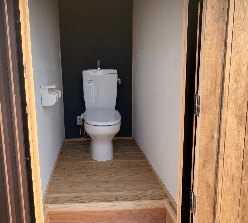 屋外トイレ新築工事